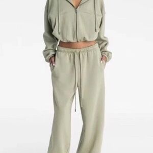 KBB by KAHLANA Women's High-Rise Straight Leg 'The Dwayne Sweats' - Olive Sz